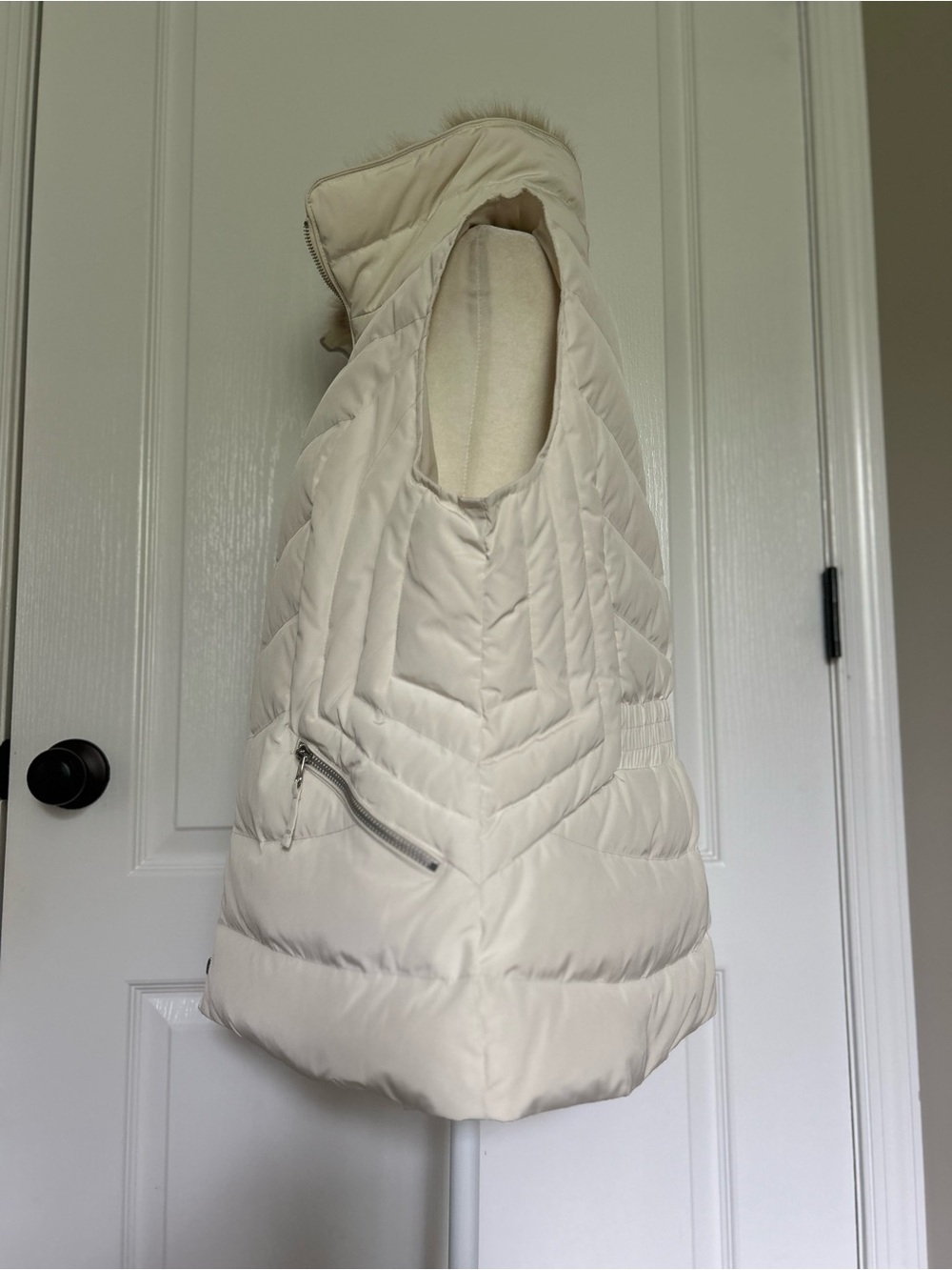 Talbots Cream Quilted Puffer Vest with Faux Fur Trim Size Large Petite - Picture 3 of 11